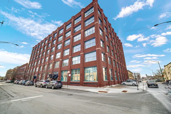 $3,900 | 312 North May Street, Unit 2C, Chicago, IL 60607