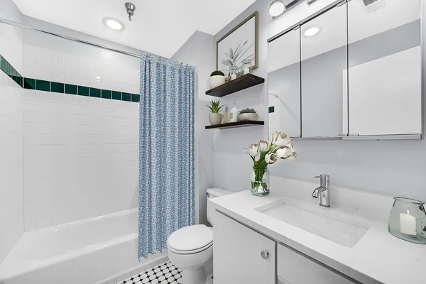 $3,900 | 312 North May Street, Unit 2C, Chicago, IL 60607