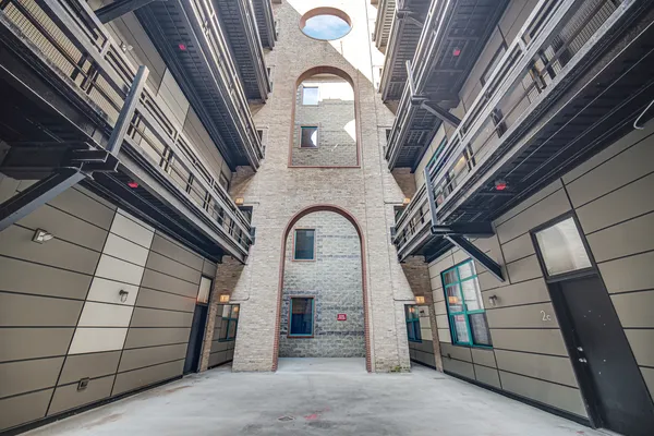$3,900 | 312 North May Street, Unit 2C, Chicago, IL 60607