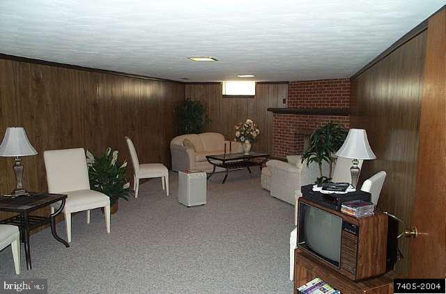 573 Chestnut Hill Road York, PA 17402 - Photo 3 of 6 Gallery Image 3