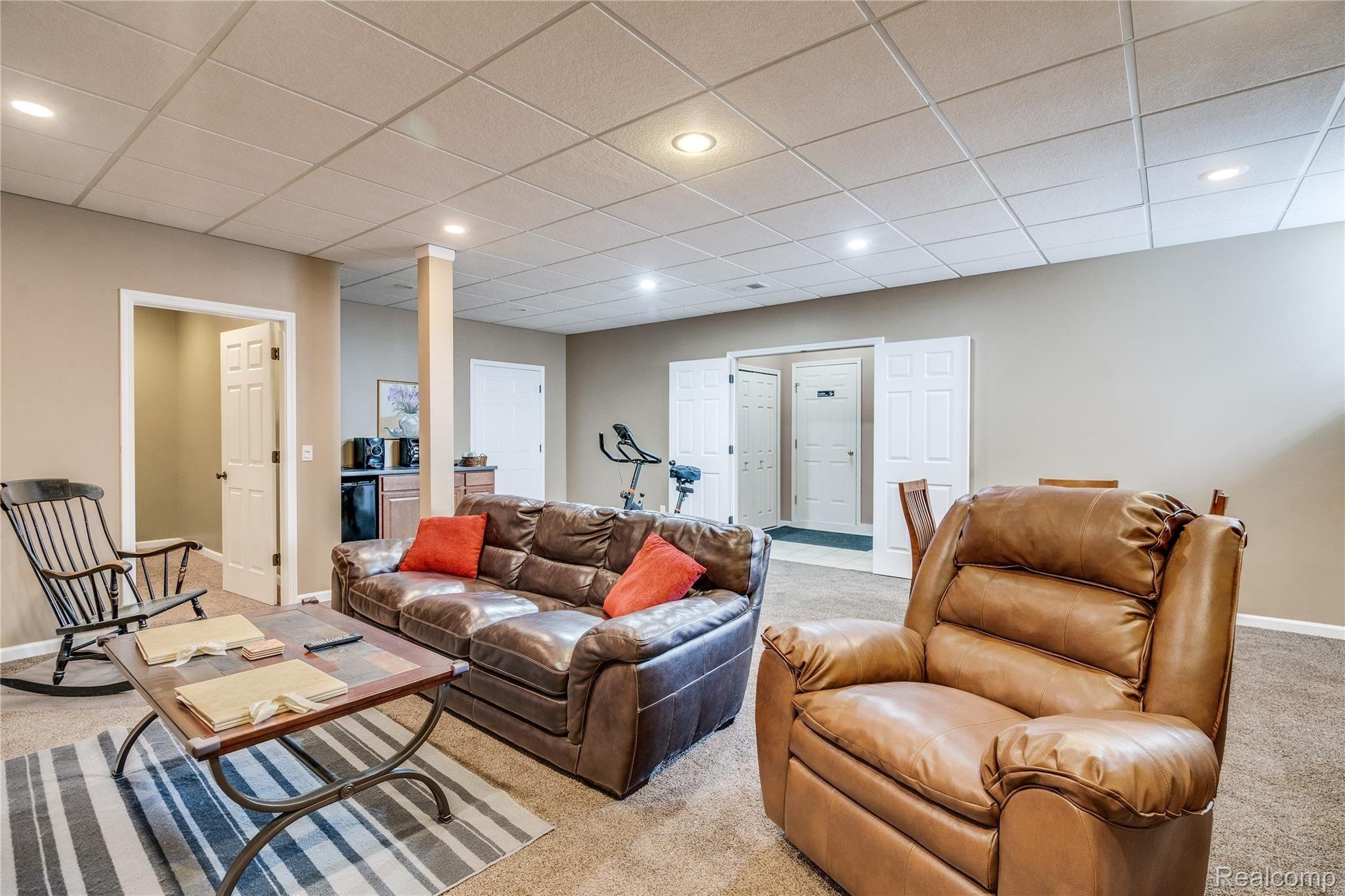 758 East Bluff Court Rochester, MI 48306 - Photo 22 of 28 entry level family room