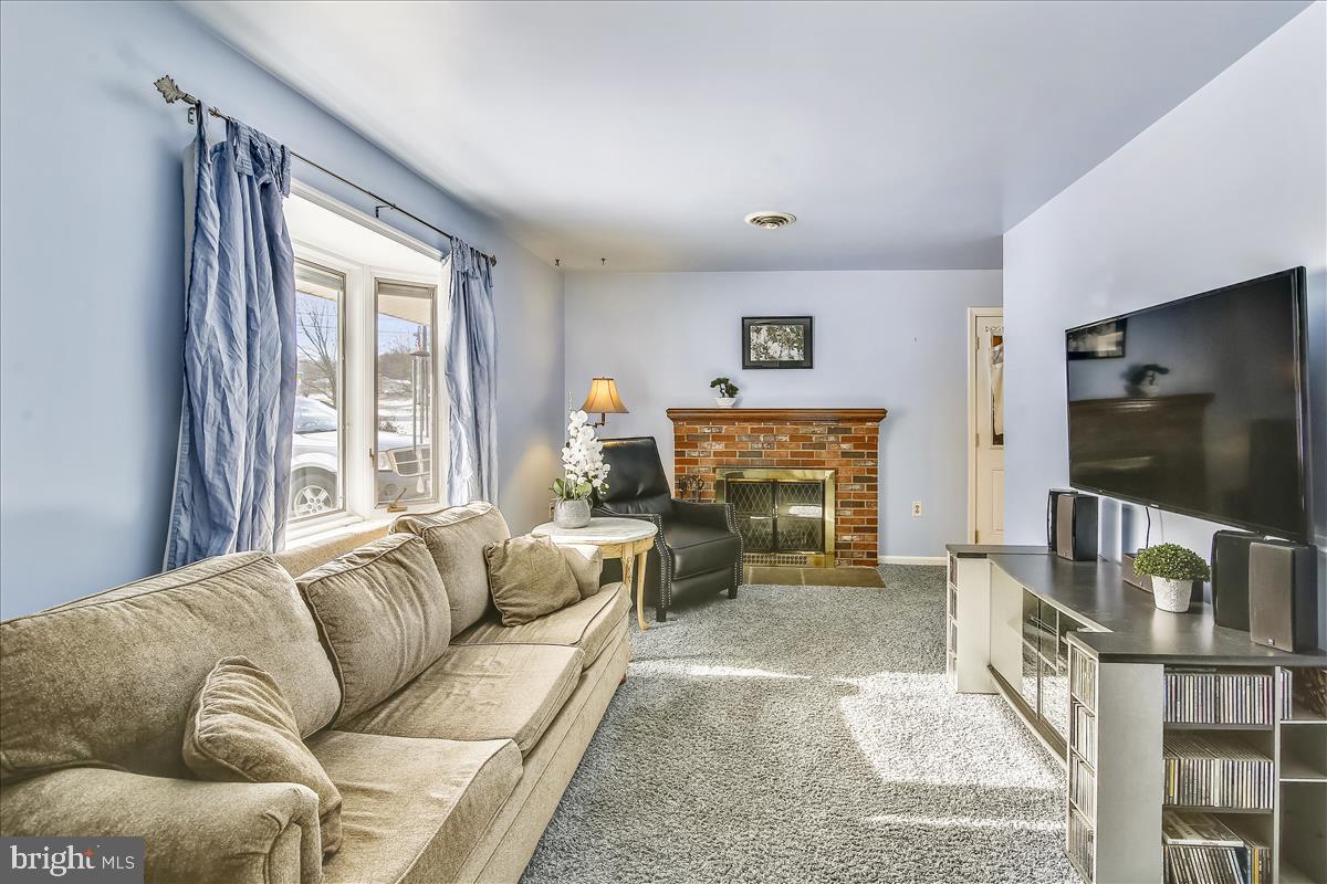12206 Fingerboard Road Monrovia, MD 21770 - Photo 5 of 54 Gallery Image 5