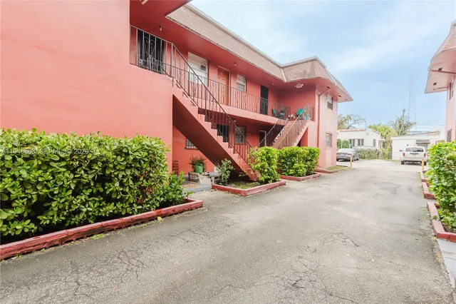 $2,100 | 747 Northwest 13th Avenue, Unit 3, Miami, FL 33125
