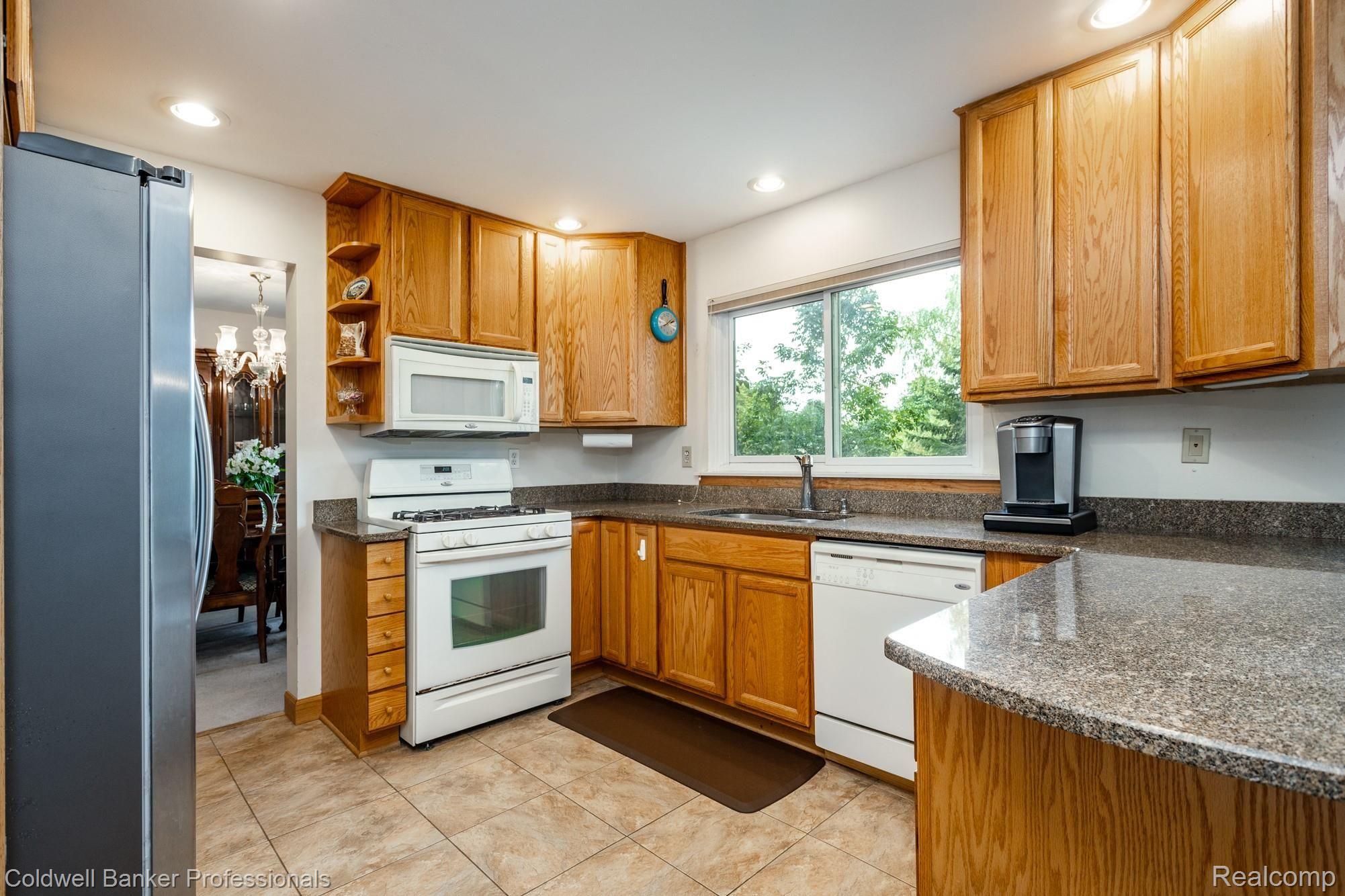 40487 Village Wood Road Novi, MI 48375 - Photo 18 of 46 Nice views of lake from kitchen