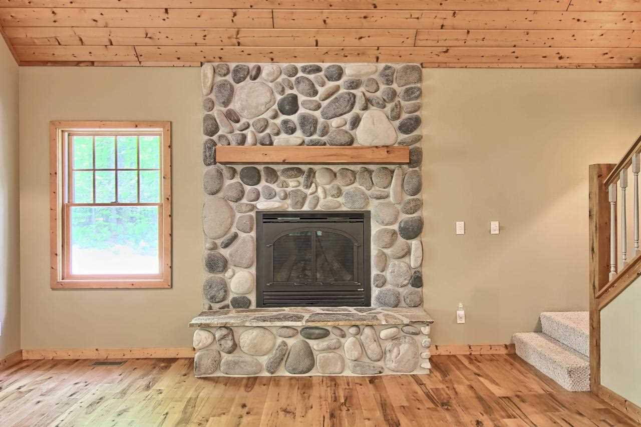 141 West Hlavka Road Maple City, MI 49664 - Photo 7 of 48 1847172-6.JPG