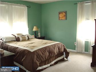 42 Blackwood Road Clementon, NJ 08021 - Photo 6 of 12 Bedroom - Main