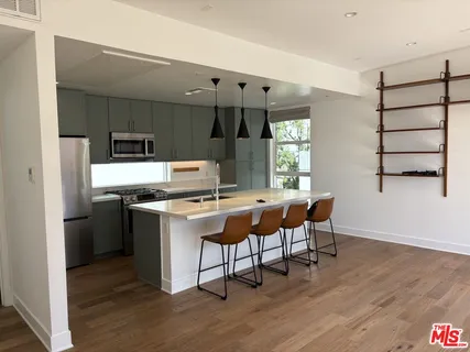 $6,995 | 857 1/2 Hyperion Avenue, Los Angeles, CA 90029