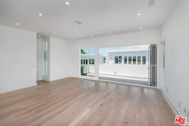 $6,995 | 857 1/2 Hyperion Avenue, Los Angeles, CA 90029