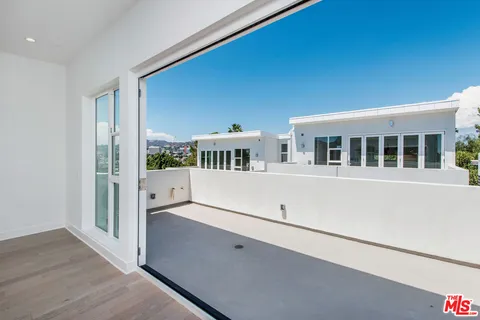 $6,995 | 857 1/2 Hyperion Avenue, Los Angeles, CA 90029