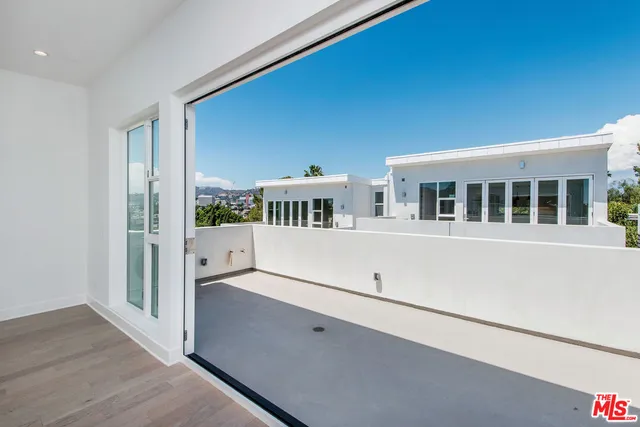 a picture of city view