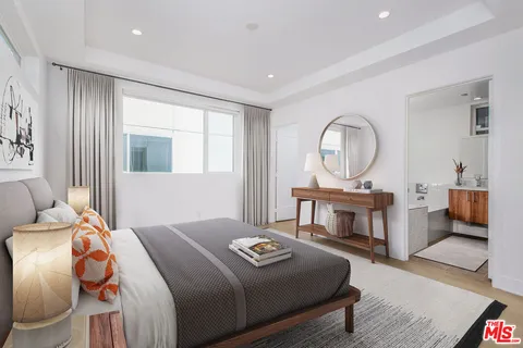 $6,995 | 857 1/2 Hyperion Avenue, Los Angeles, CA 90029