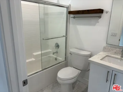 $6,995 | 857 1/2 Hyperion Avenue, Los Angeles, CA 90029