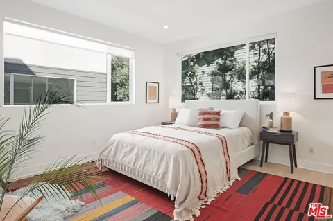 $6,995 | 857 1/2 Hyperion Avenue, Los Angeles, CA 90029