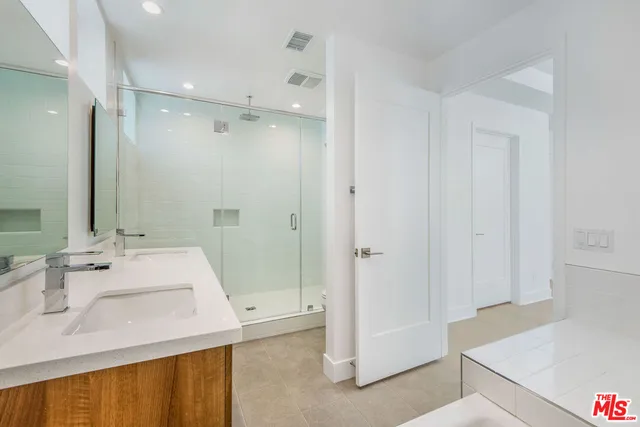 $6,995 | 857 1/2 Hyperion Avenue, Los Angeles, CA 90029