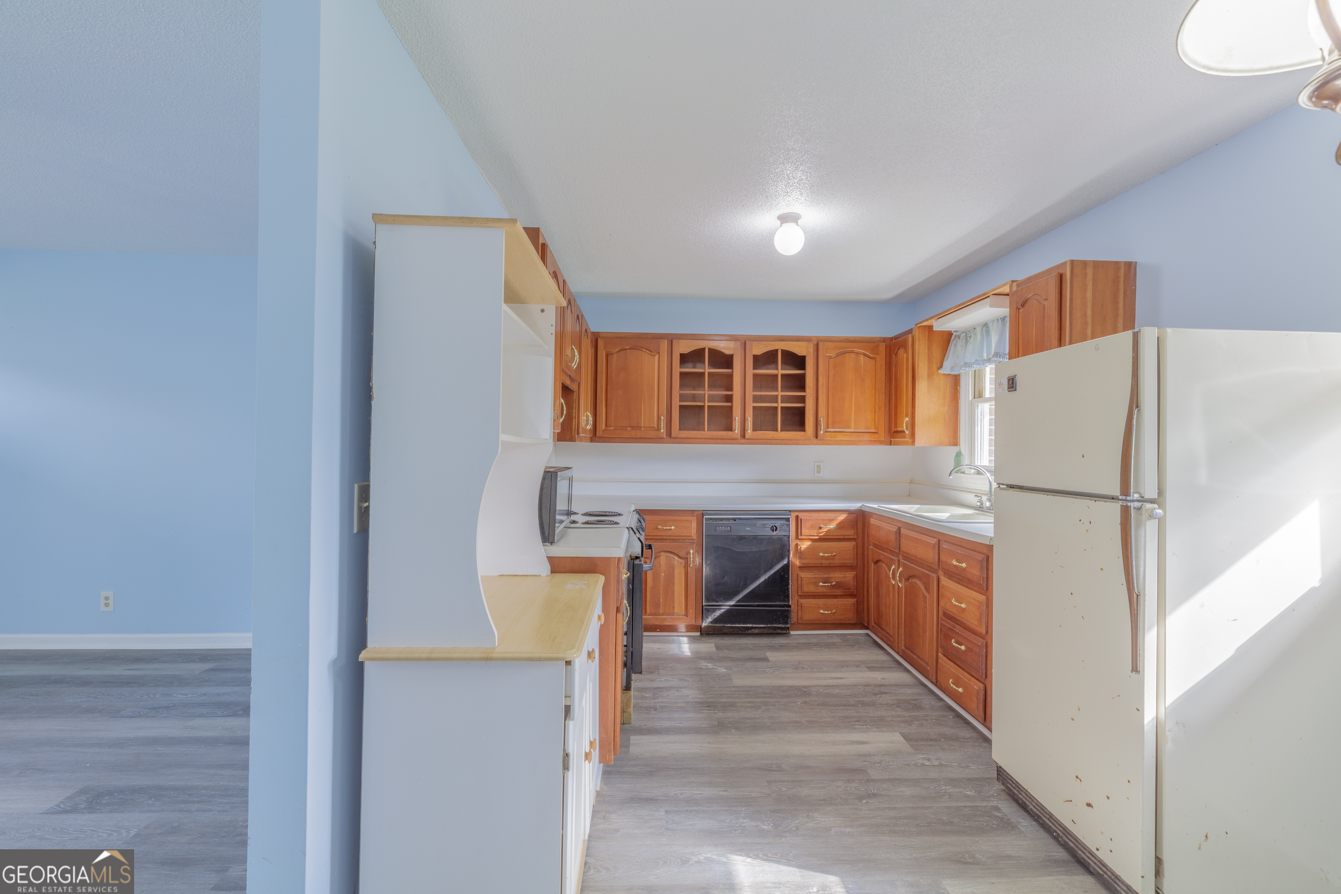 395 Wisteria Road LaFayette, GA 30728 - Photo 4 of 31 a view of entryway and kitchen