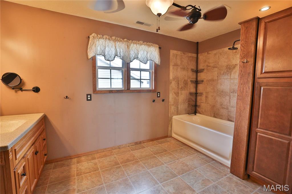 10233 North 17th Avenue Butler, IL 62015 - Photo 22 of 73