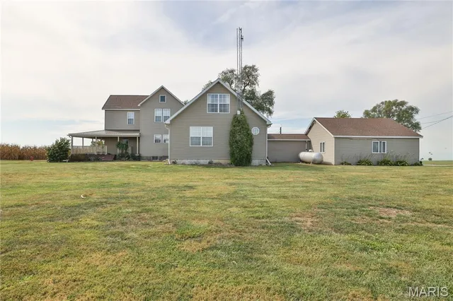 $225,000 | 10233 North 17th Avenue, Butler, IL 62015