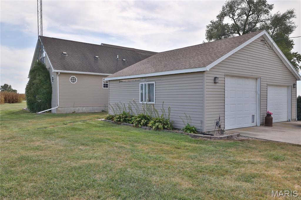 10233 North 17th Avenue Butler, IL 62015 - Photo 54 of 73