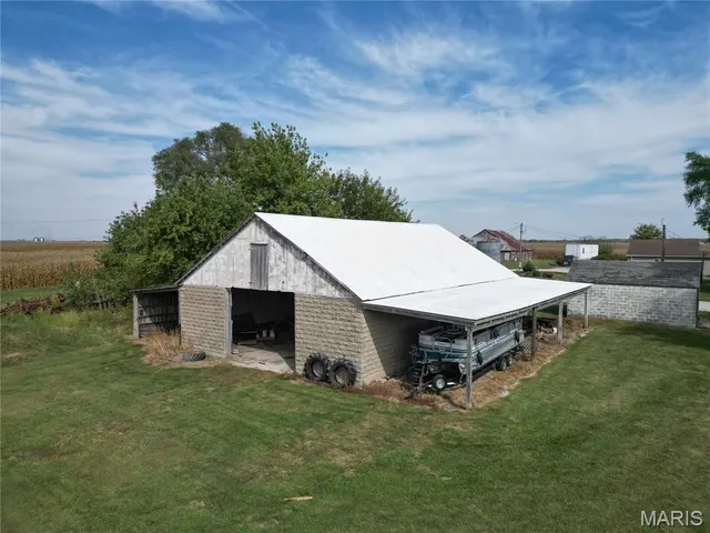 $225,000 | 10233 North 17th Avenue, Butler, IL 62015