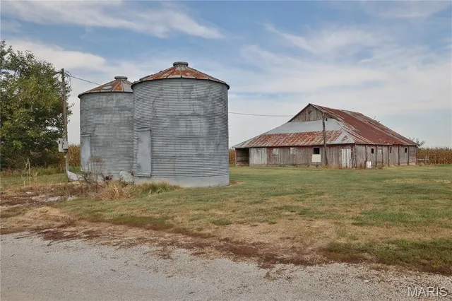 $225,000 | 10233 North 17th Avenue, Butler, IL 62015