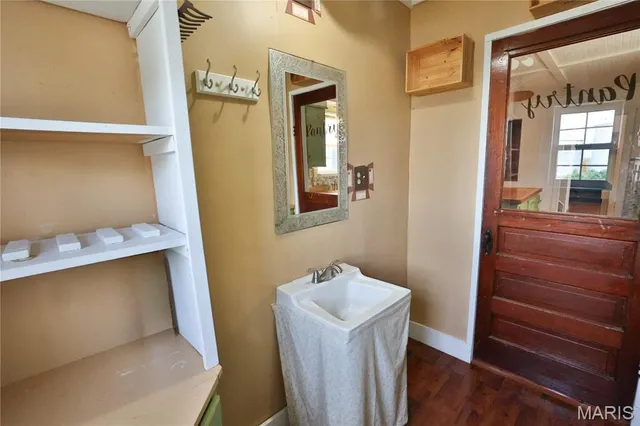 $225,000 | 10233 North 17th Avenue, Butler, IL 62015