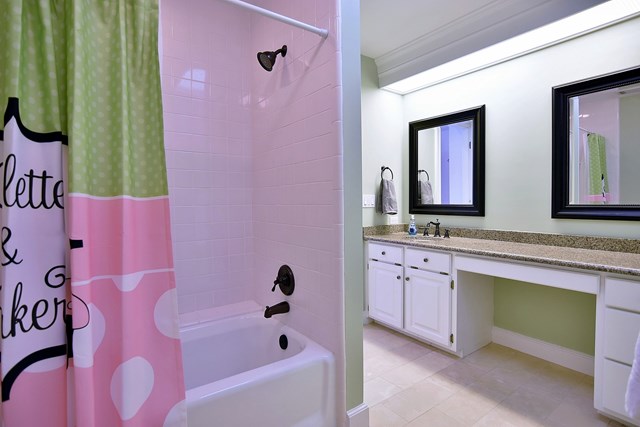 643 Double Churches Road Columbus, GA 31904 - Photo 28 of 41 Jack & Jill Bathroom