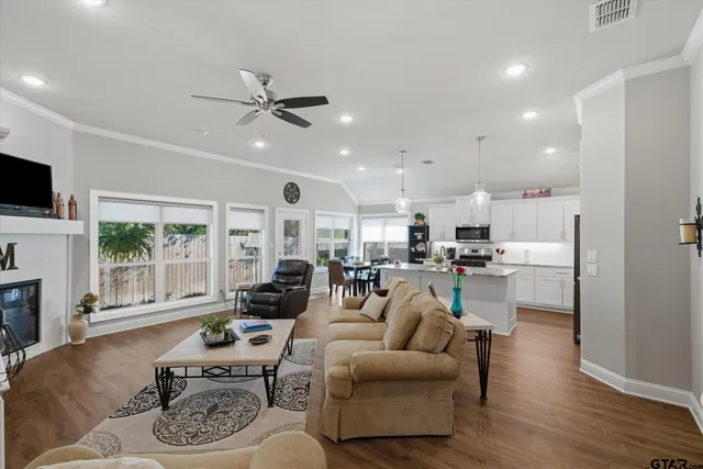 $345,000 | 10059 Dayspring Drive, Flint, TX 75762