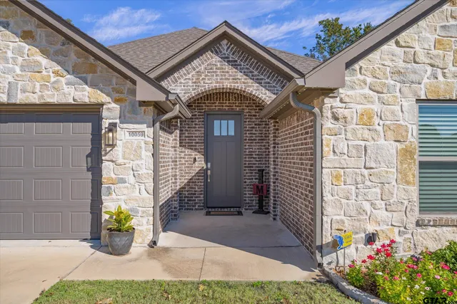 $345,000 | 10059 Dayspring Drive, Flint, TX 75762
