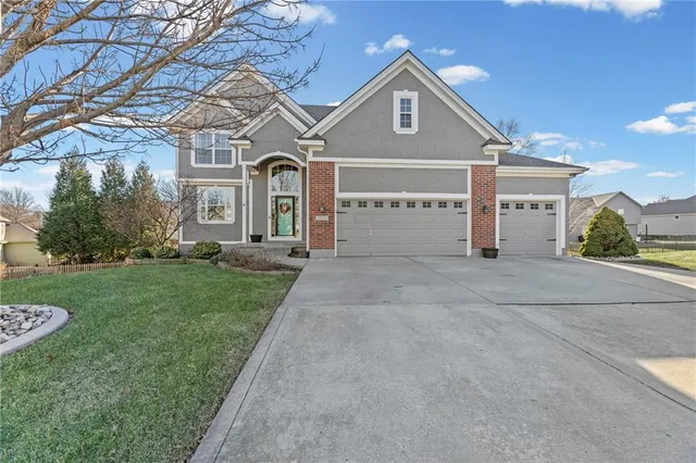 $529,900 | 2605 Southwest 10th Court, Lee's Summit, MO 64081