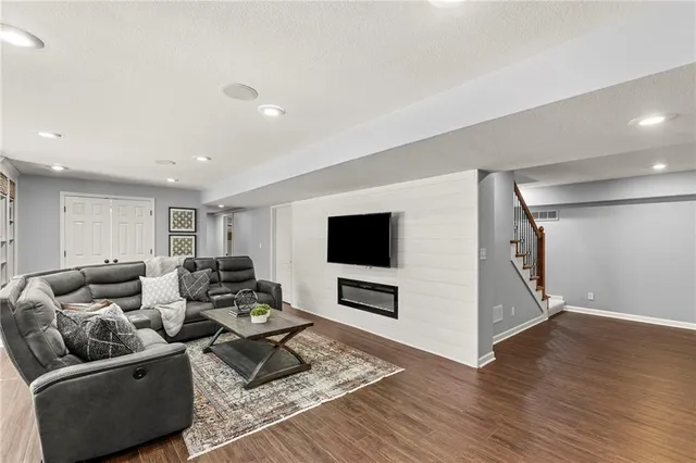 $529,900 | 2605 Southwest 10th Court, Lee's Summit, MO 64081