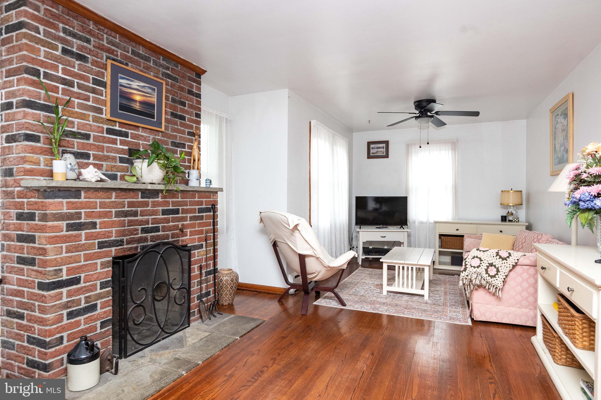 5307 Emory Road Upperco, MD 21155 - Photo 4 of 32 Living rm