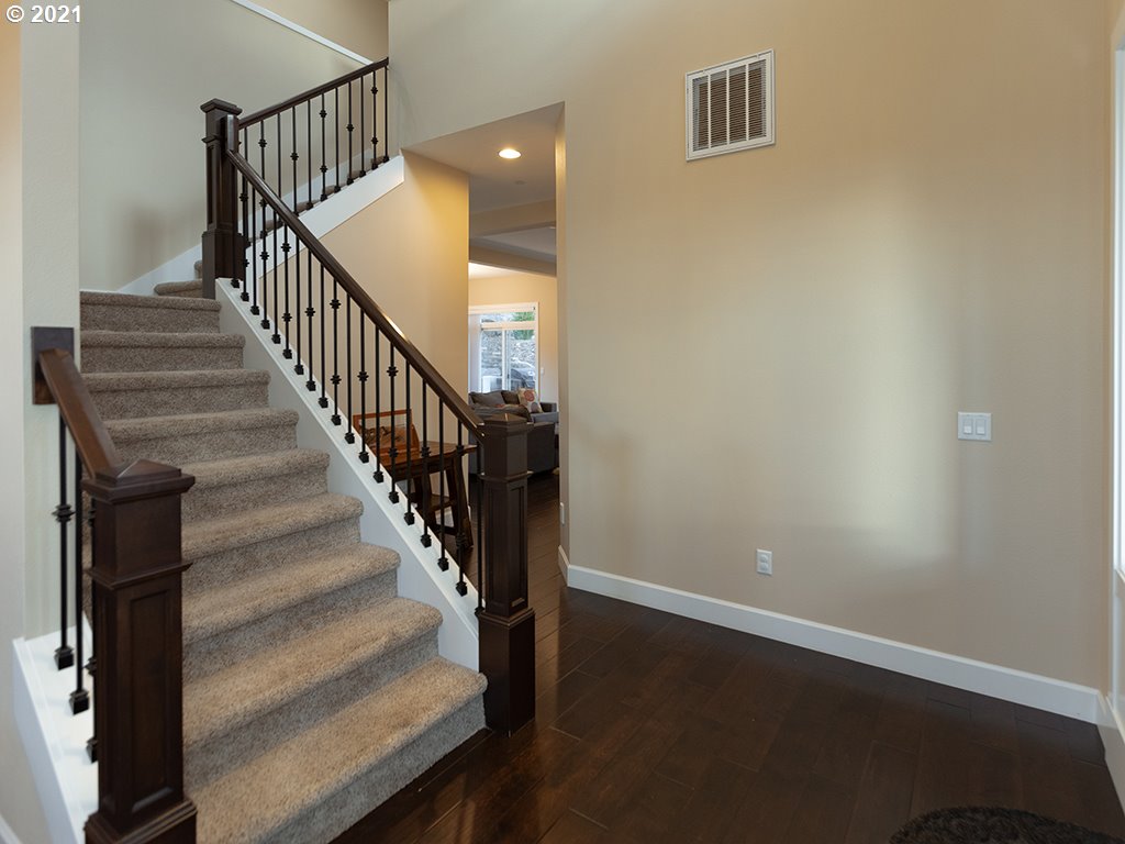 3537 Northwest 18th Circle Camas, WA 98607 - Photo 4 of 32