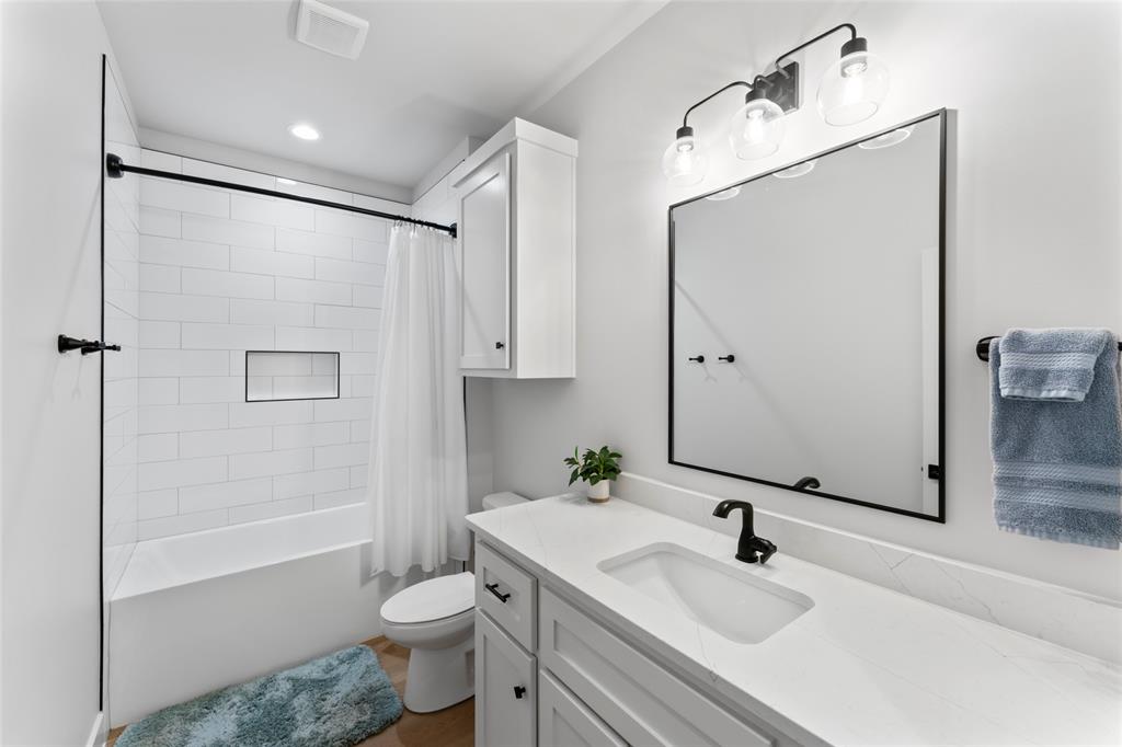 7826 Randy Avenue Abilene, TX 79606 - Photo 27 of 31 Hall Guest Bathroom
