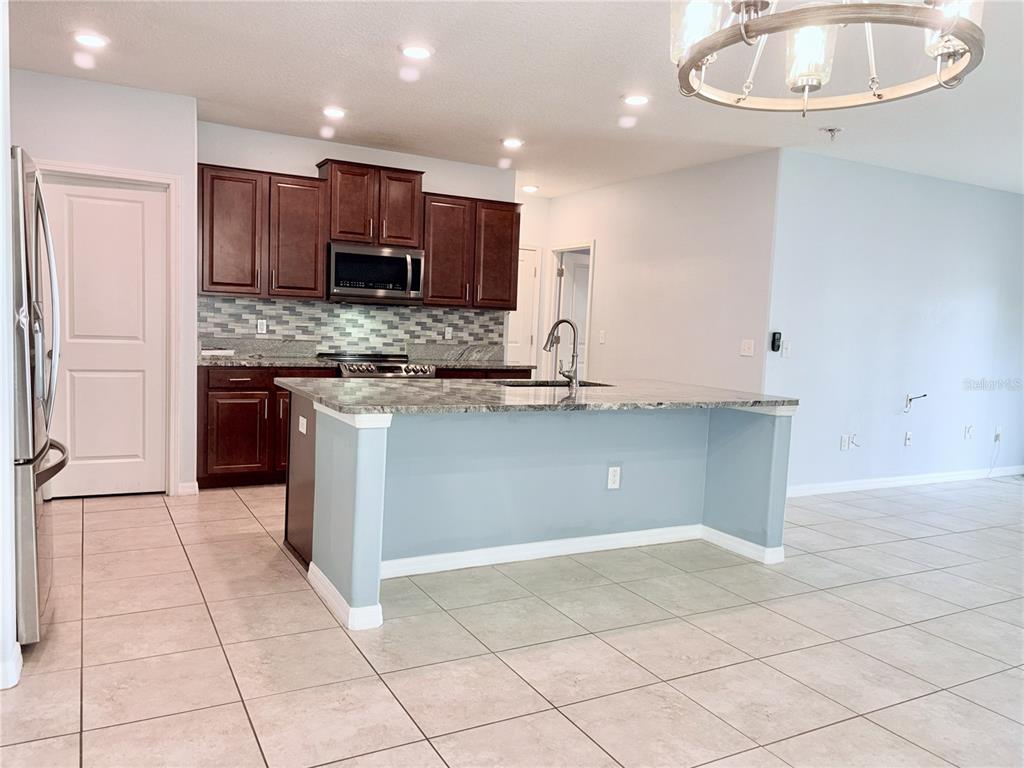 4935 Reflecting Pond Circle Wimauma, FL 33598 - Photo 6 of 41