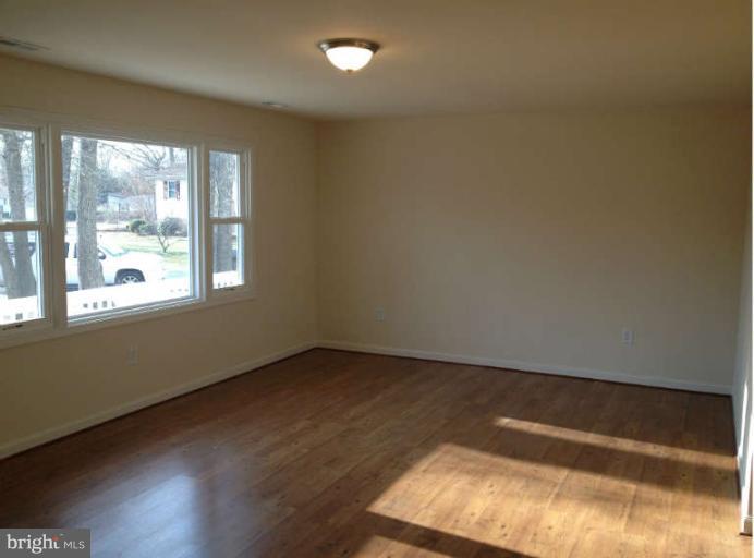 1516 Manor View Road Davidsonville, MD 21035 - Photo 4 of 27 Living Room