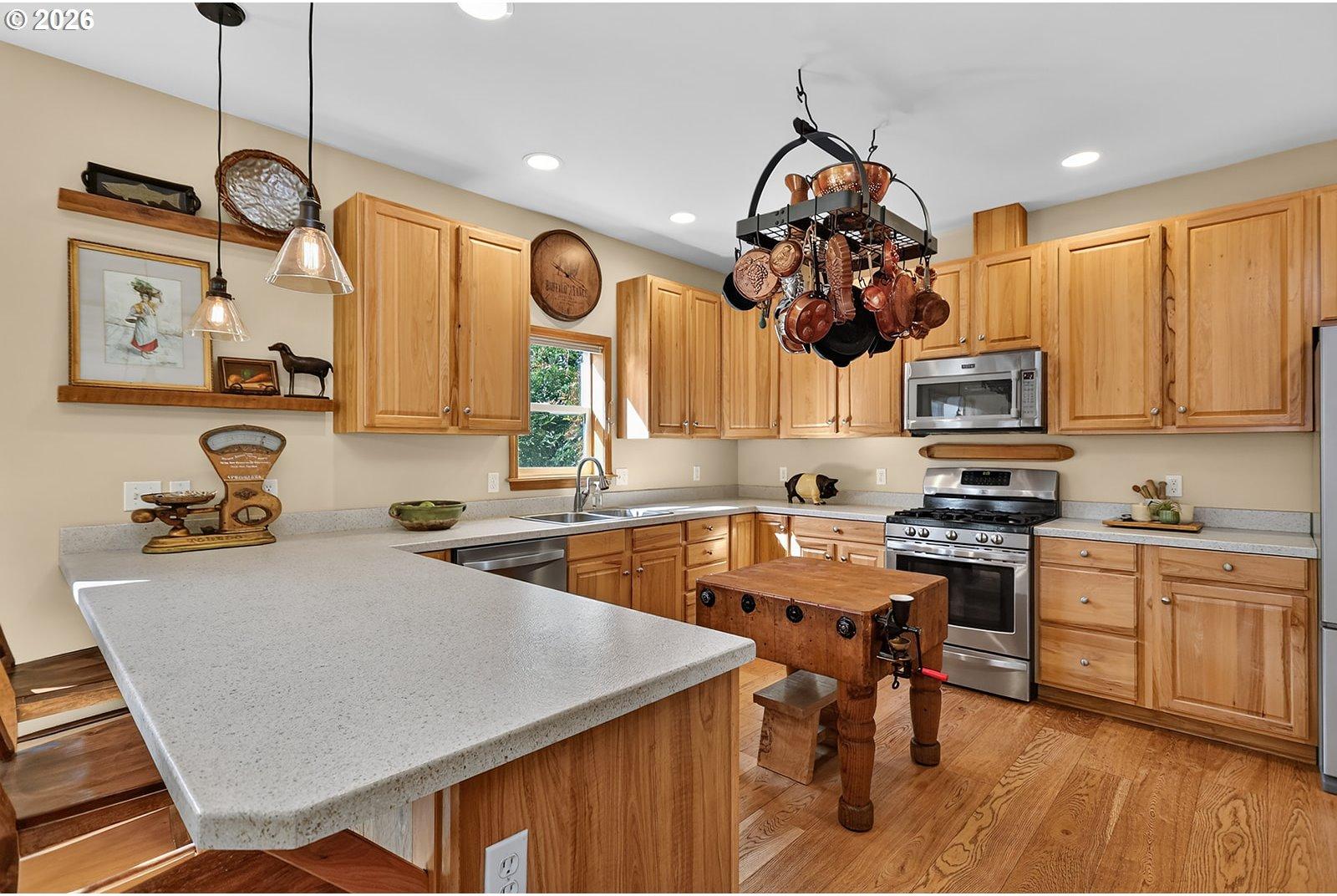 1663 5th Street Hood River, OR 97031 - Photo 12 of 47 Kitchen