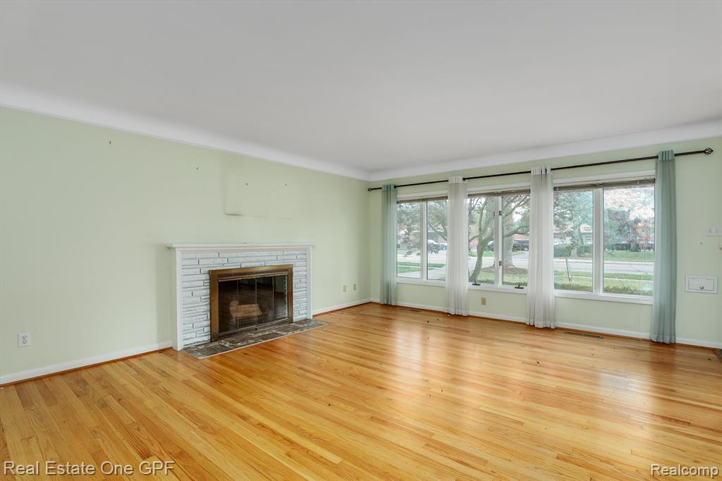 7 Vernier Road Grosse Pointe Shores, MI 48236 - Photo 3 of 25