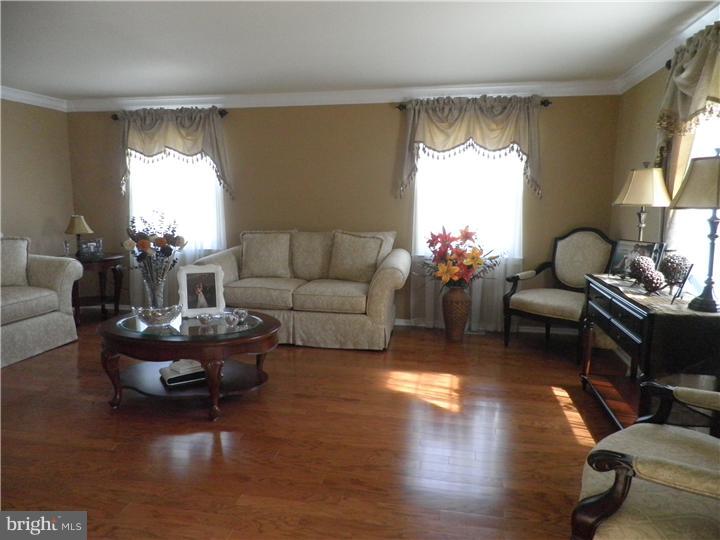 17 Yale Road Marlton, NJ 08053 - Photo 3 of 25 Living Room