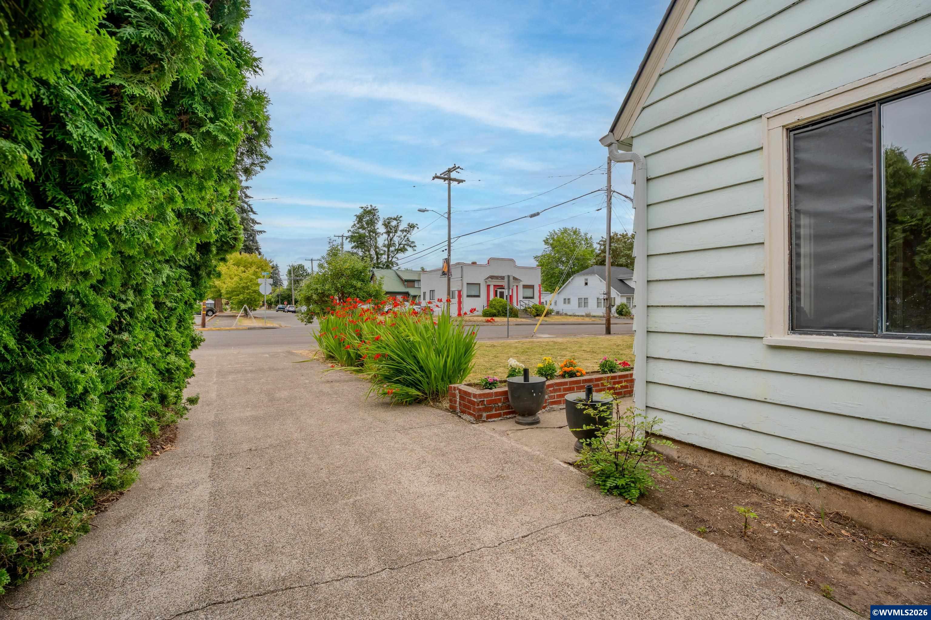 399 South Main Street Lebanon, OR 97355 - Photo 27 of 29