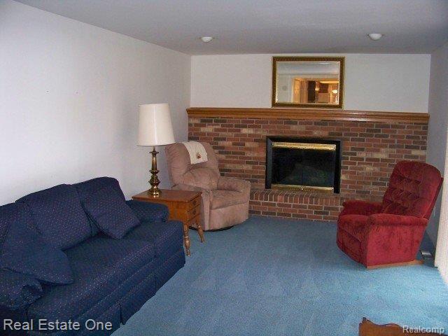 4620 North Tipsico Lake Road Highland, MI 48357 - Photo 10 of 25 Family Room