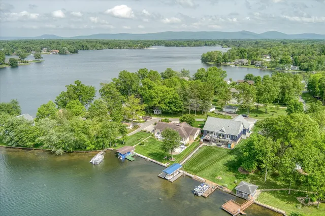 $999,890 | 1118 Hileah Drive, Crossville, TN 38572