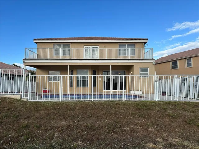 a view of a house with a backyard