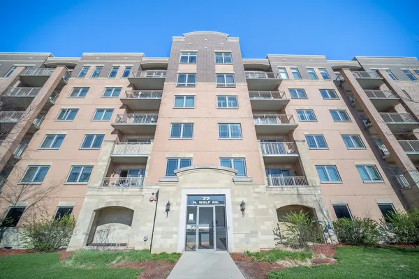 $2,600 | 77 North Wolf Road, Unit 406, Northlake, IL 60164