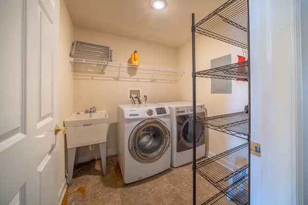 $2,600 | 77 North Wolf Road, Unit 406, Northlake, IL 60164