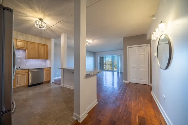 $2,600 | 77 North Wolf Road, Unit 406, Northlake, IL 60164