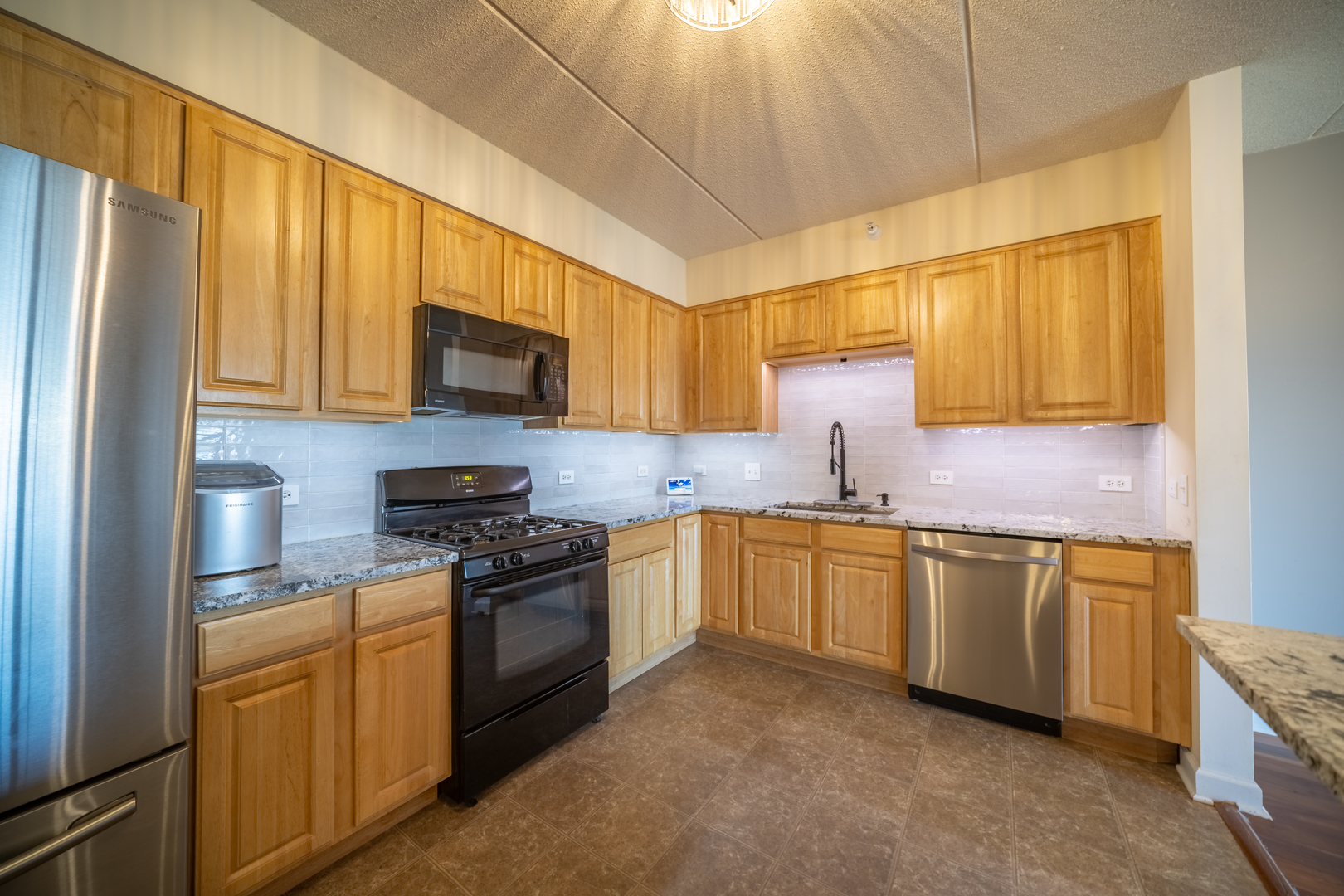 77 North Wolf Road, Unit 406 Northlake, IL 60164 - Photo 8 of 15