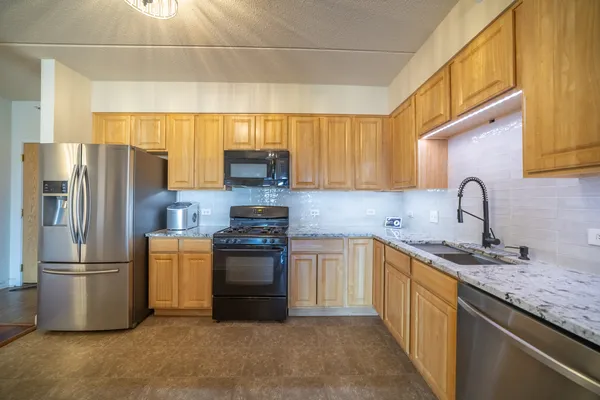 $2,600 | 77 North Wolf Road, Unit 406, Northlake, IL 60164