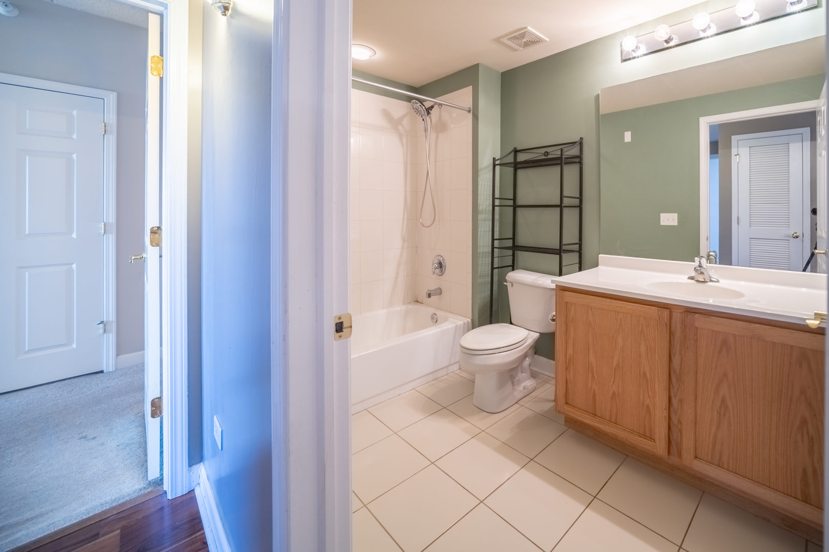 77 North Wolf Road, Unit 406 Northlake, IL 60164 - Photo 10 of 15