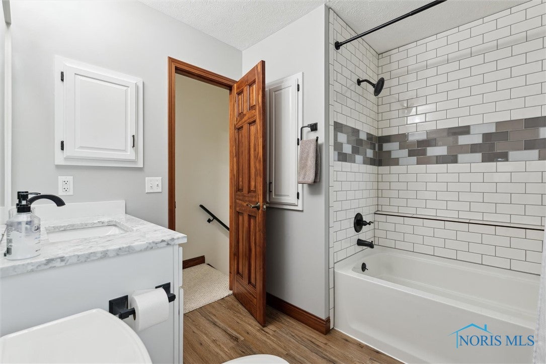 824 Edgehill Road Findlay, OH 45840 - Photo 20 of 50 Upstairs bathroom