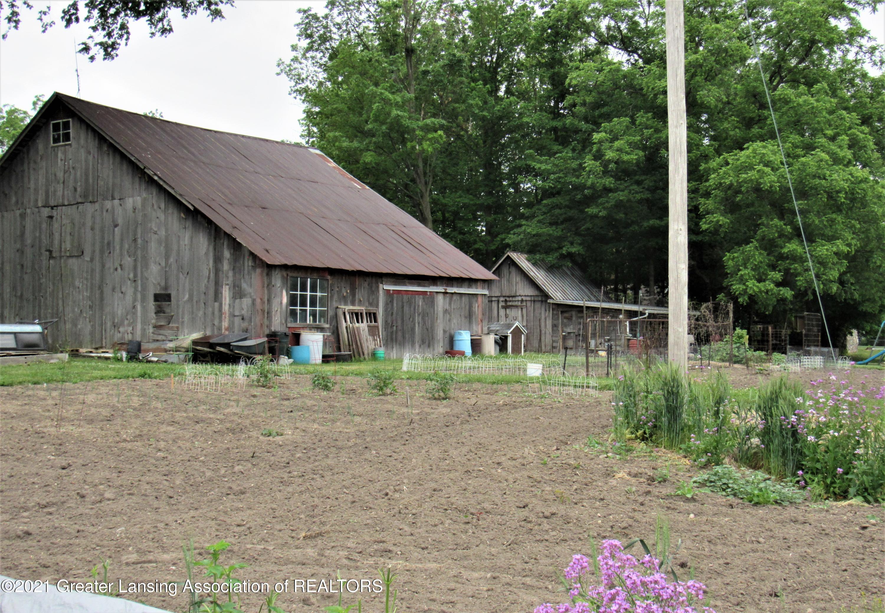 13567 Oneida Road Grand Ledge, MI 48837 - Photo 33 of 46 Back Gardens,Barn
